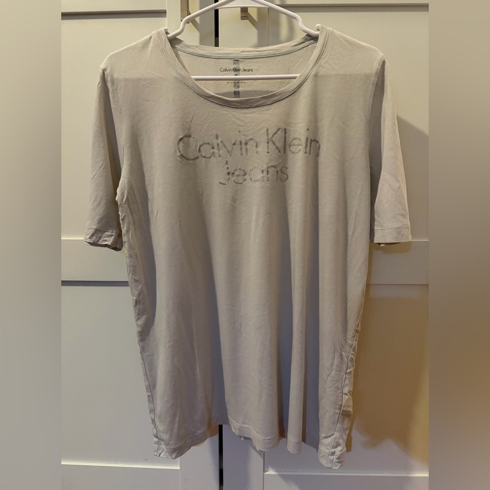 🆕🩶 Calvin Klein Jeans Light Gray T Shirt